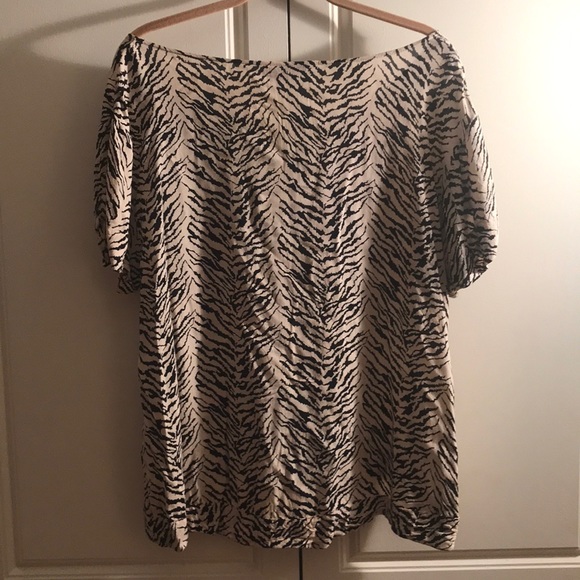 BCBGeneration Zebra Short Sleeve Top Size L - Picture 5 of 7